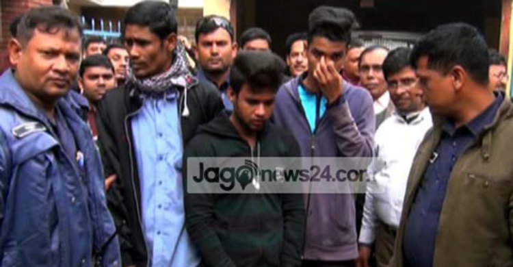 কুড়িয়ে পাওয়া কার্ড দিয়ে টাকা তুলতে গিয়ে আটক ৩