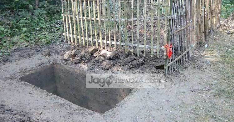 নেতার অনুমতি না নেয়ায় স্বামীর পাশে শায়িত হলো না স্ত্রী