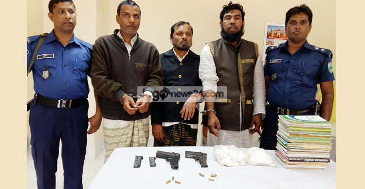 চাঁপাইনবাবগঞ্জে আগ্নেয়াস্ত্র-গুলিসহ আটক ৩