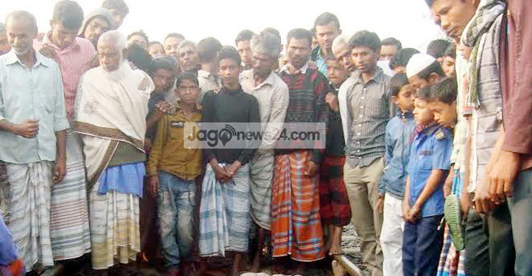 রেললাইনে দুই তরুণের ক্ষতবিক্ষত মরদেহ