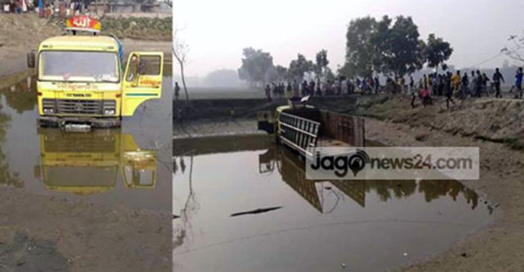 নীলফামারীতে ট্রাক উল্টে দুই শ্রমিক নিহত