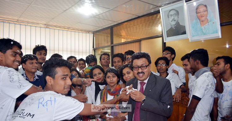 বর্ণাঢ্য শোভাযাত্রায় নোবিপ্রবির শিক্ষা সমাপনী উদ্বোধন