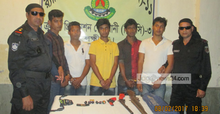 নোয়াখালীতে অস্ত্র ও বোমাসহ গ্রেফতার ৫ 