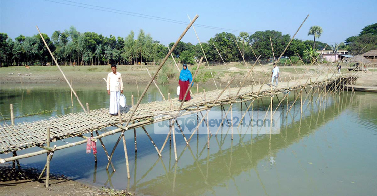 ফকিন্নি নদীতে ব্রিজের দাবি লক্ষাধিক মানুষের