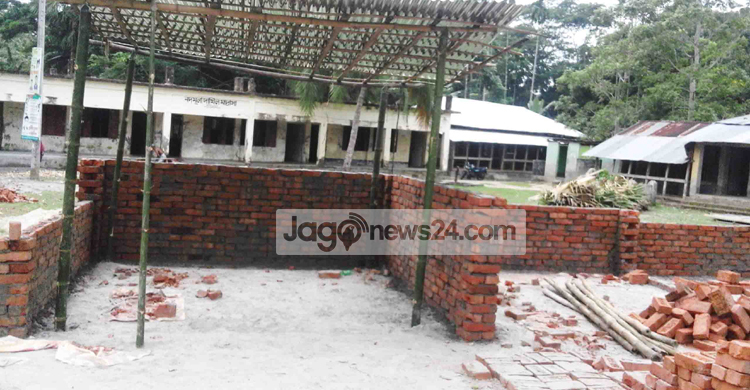 মাদরাসা মাঠে মার্কেট নির্মাণের অভিযোগ