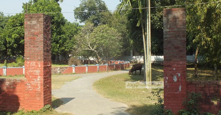 জীর্ণ দশায় পাকশী রেলওয়ে হাসপাতাল