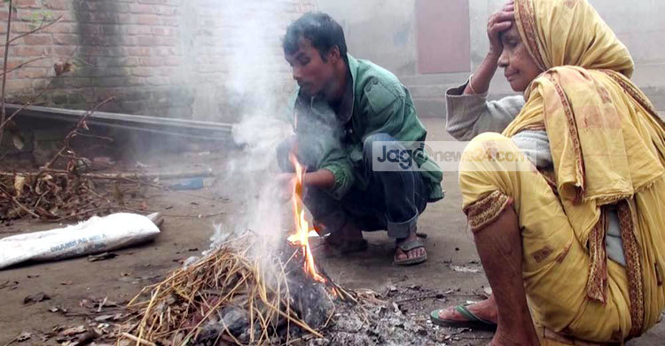 পঞ্চগড়ে বৃষ্টিতে জেঁকে বসেছে শীত