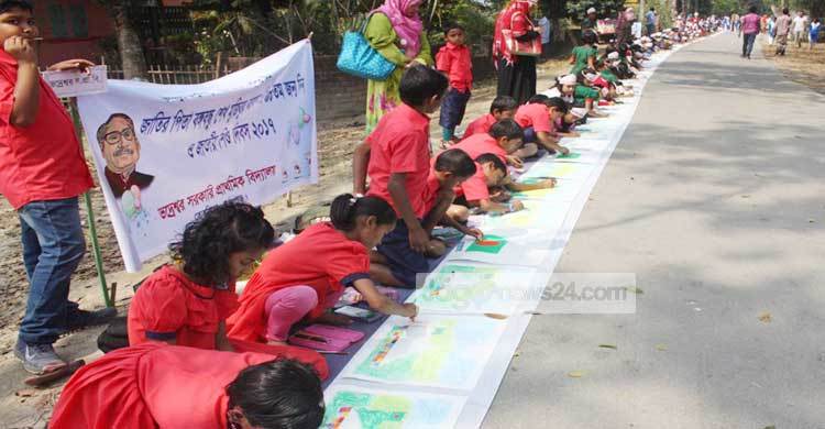 তেঁতুলিয়ায় ২ কি.মি. এলাকাজুড়ে ছবি আঁকার ক্যানভাস