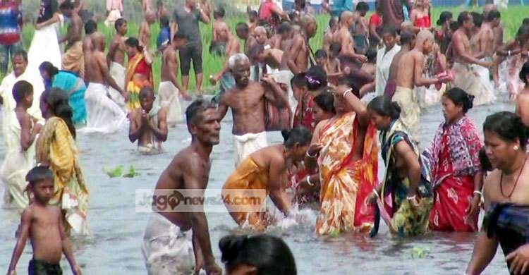 পঞ্চগড়ে বারুণী স্নান উৎসবে লাখো মানুষের ঢল