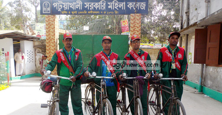 বাইসাইকেলে পাঁচশ কিলোমিটার পাড়ি দিলেন ৪ যুবক