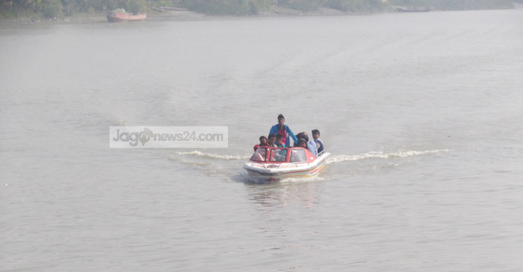 গরিবের অ্যাম্বুলেন্স পায়রা স্পিড বোট সার্ভিস
