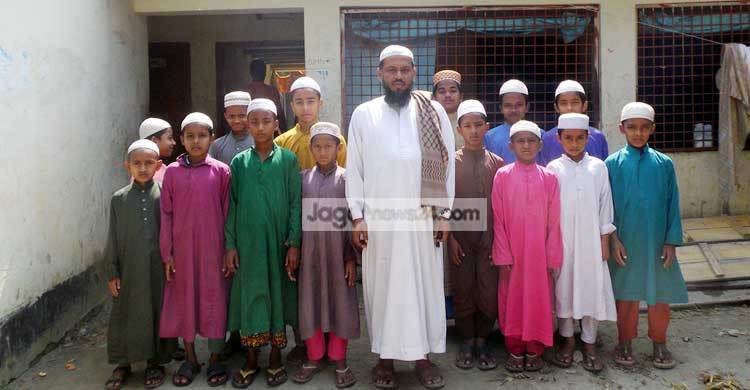 একই পরিবারের ৪৮ জন হাফেজ