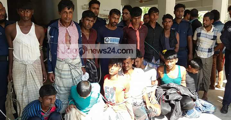 বঙ্গোপসাগরে ট্রলারসহ ১৪ জলদস্যু আটক