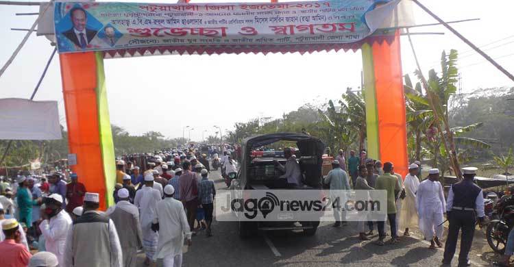 পটুয়াখালীতে ইজতেমায় মানুষের ঢল