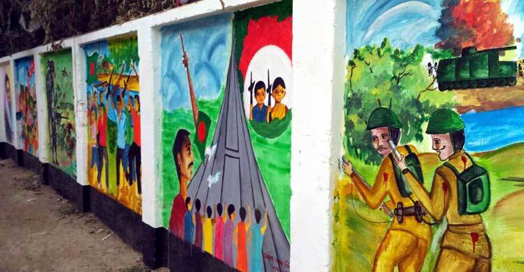 দেয়ালজুড়ে মুক্তিযুদ্ধের স্মৃতি