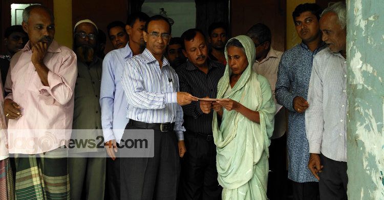 নাসিরনগরে ক্ষতিগ্রস্তদের মাঝে সহায়তা প্রদান