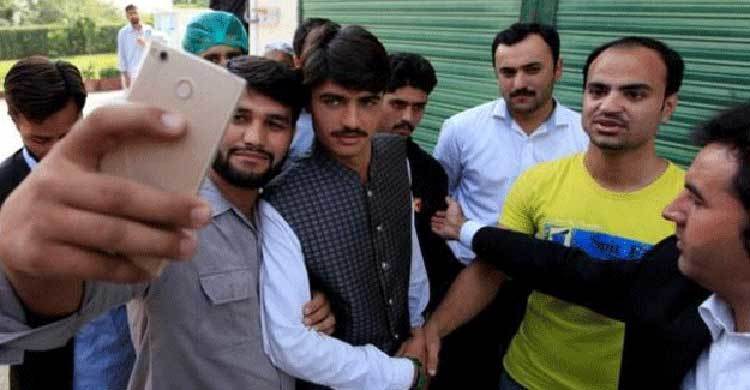 ‘Chai wala’ rejects film talk 