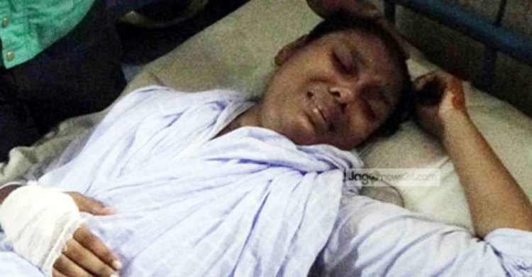 পিরোজপুরে দুর্বৃত্তের ছুরিকাঘাতে কলেজছাত্রী হাসপাতালে