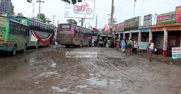 গাইবান্ধায় অনির্দিষ্টকালের পরিবহন ধর্মঘট চলছে