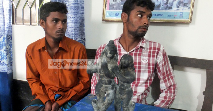 রাজবাড়ীতে মূর্তিসহ দুই যুবক আটক