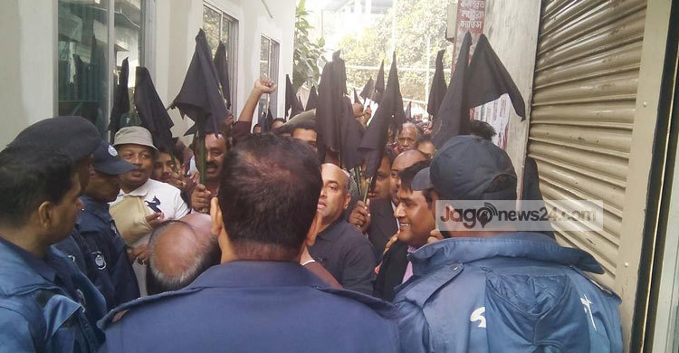 রাজবাড়ীতে পুলিশি বাধায় বিএনপির মিছিল পণ্ড