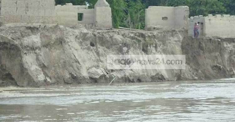 পদ্মার তীর সংরক্ষণে ধীরগতি, হারিয়ে যাচ্ছে জমি