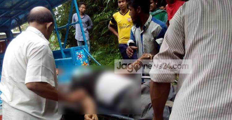 চাঁদের গাড়ি নিয়ন্ত্রণ হারিয়ে পর্যটক নিহত, আহত ১৩