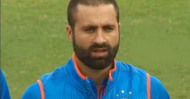 Parvez Rasool draws ire for chewing gum during national anthem