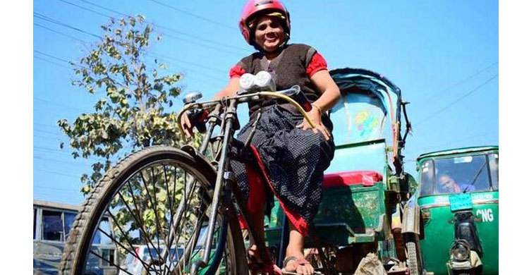 Bangladesh’s only female rickshaw puller Jasmine!