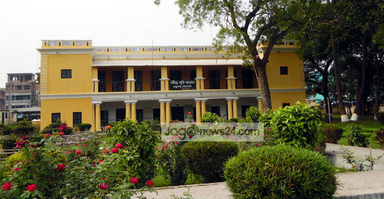 কবিগুরুর জন্মজয়ন্তী উদযাপনে প্রস্তুত শাহজাদপুরের কুঠিবাড়ী