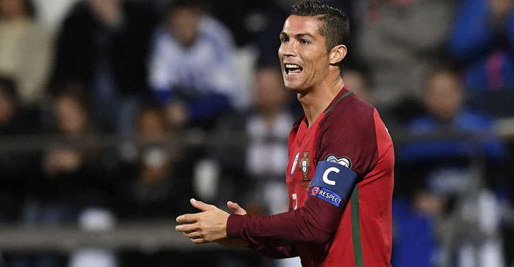 5 Guinness world records held by Ronaldo