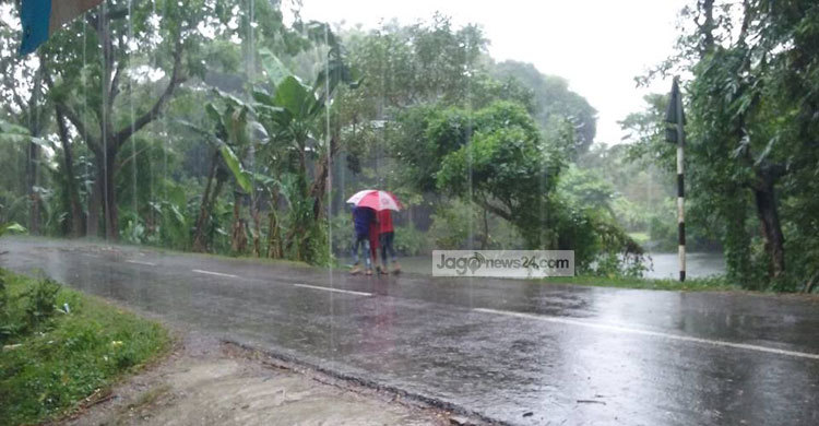 শরীয়তপুরে ভোর থেকে বৃষ্টিতে জন-জীবন বিপর্যস্ত