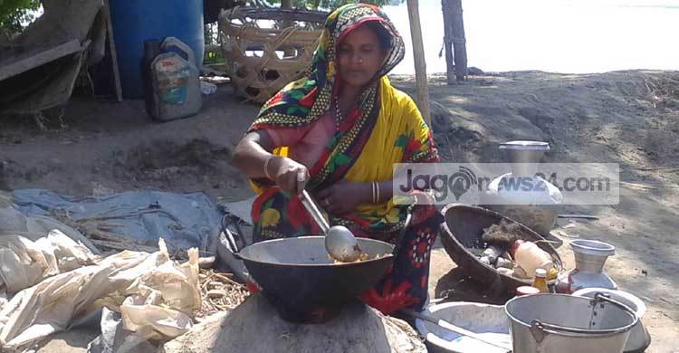 বন্যায় ৬ গ্রামের ২ হাজার মানুষ গৃহহীন