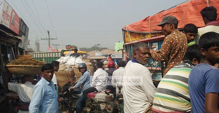 সড়কের অবস্থা হ-য-ব-র-ল