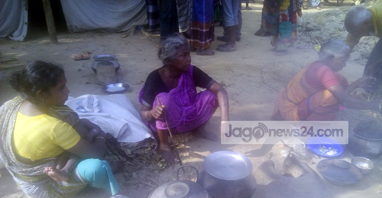 সাঁওতাল পল্লীতে নেই বড়দিনের আমেজ