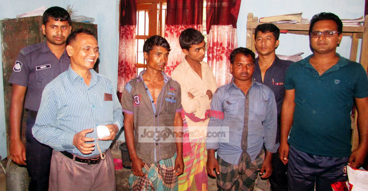 শরীয়তপুরে জাটকা ধরার সময় ৩ জেলে আটক