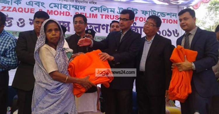শরীয়তপুরে শিক্ষাবৃত্তি ও শীতবস্ত্র বিতরণ