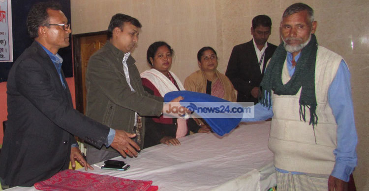 শরীয়তপুরে দুস্থদের মাঝে শীতবস্ত্র বিতরণ