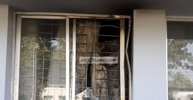 শেরপুর জেলা নির্বাচন অফিসে দুর্বৃত্তদের আগুন