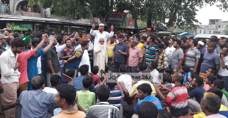 ৩ ম্যাজিস্ট্রেটকে ২ ঘণ্টা অবরুদ্ধ করে রাখল শ্রমিকরা