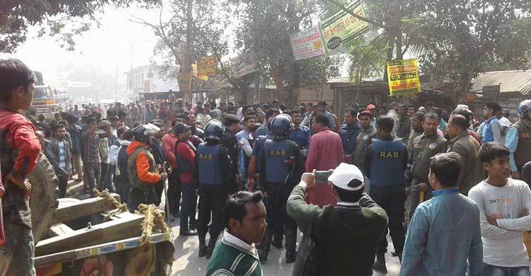 শেরপুরে আ.লীগ নেতার উপর হামলা : প্রতিবাদে সড়ক অবরোধ