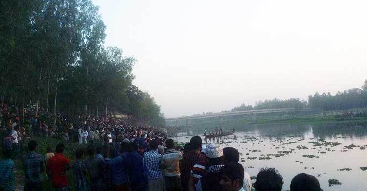 পুলিশের ধাওয়ায় যুবক নিখোঁজ : লাশ মিললো ইছামতি নদীতে