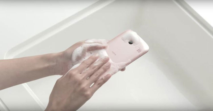 This Japanese smartphone can be washed with soap and water