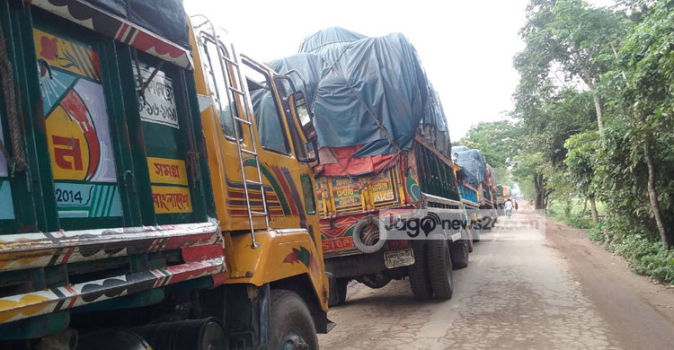  ইব্রাহিমপুরে ফেরি বন্ধ থাকায় দীর্ঘ যানজট