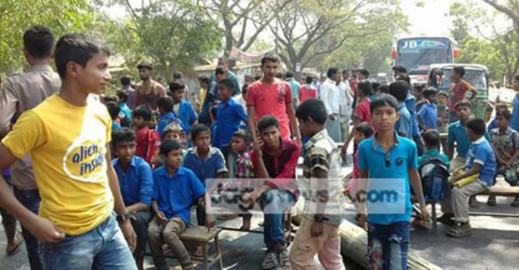 কক্সবাজারে মাইক্রোবাসচাপায় শিক্ষার্থী নিহত