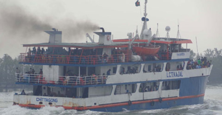 অতিরিক্ত যাত্রী বহন : পর্যটকবাহী জাহাজকে জরিমানা