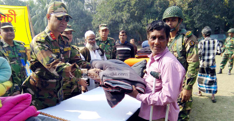 দেলদুয়ারে সেনাবাহিনীর শীতবস্ত্র বিতরণ