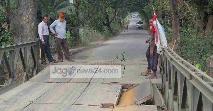 সেতু ভেঙে এলেঙ্গা-ভূঞাপুর সড়কে যান চলাচল বন্ধ
