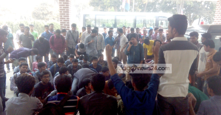 শিক্ষা কর্মকর্তার নেতৃত্বে বিশ্ববিদ্যালয় শিক্ষার্থীকে মারধর