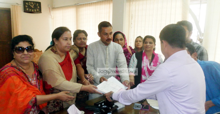 টাঙ্গাইলে মনোনয়নপত্র জমা দিলেন প্রার্থীরা